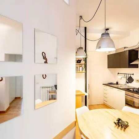 Domus Maya Colosseum Apartment *