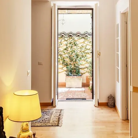Apartment Domus Maya Colosseum