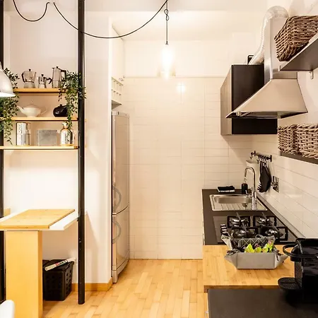 Domus Maya Colosseum Apartment